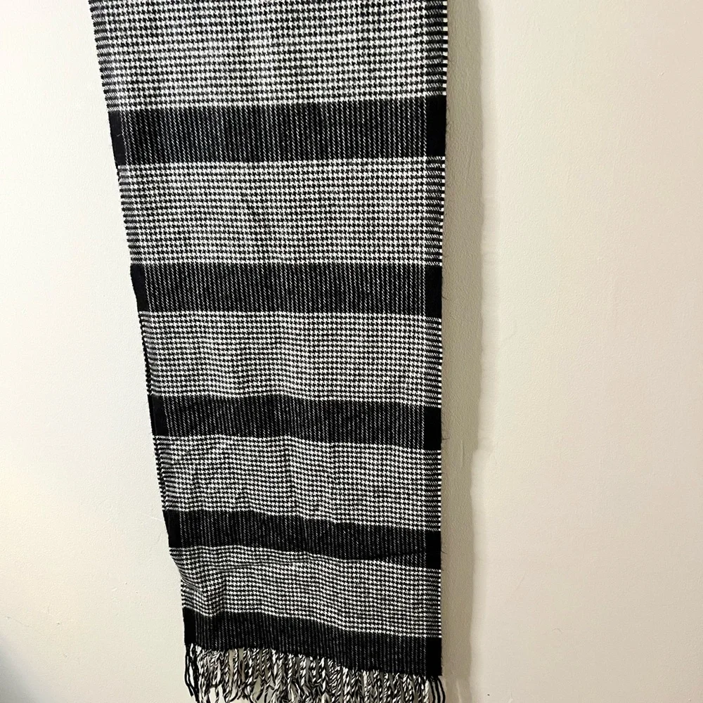 Made in Scotland, Houndstooth 100% cashmere scarf